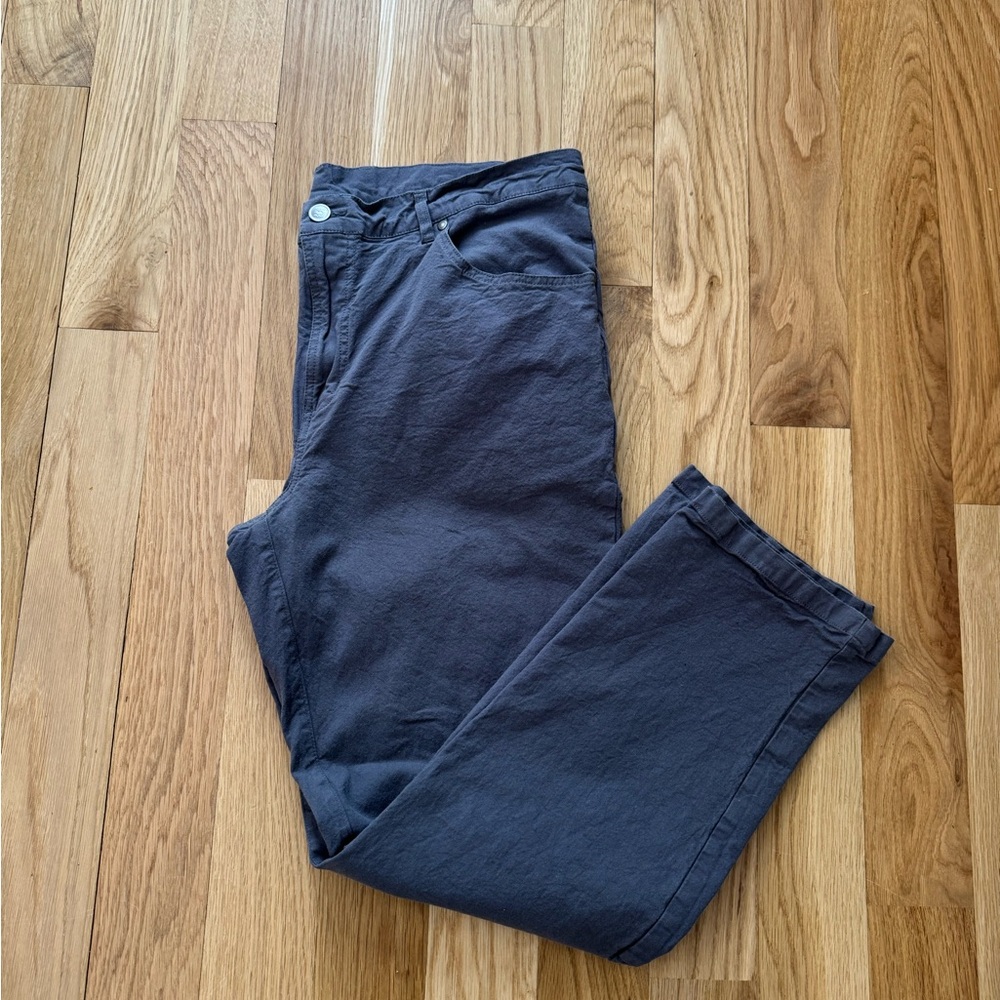 Free fly men’s comfort 5 pocket pants. Size 36x30.